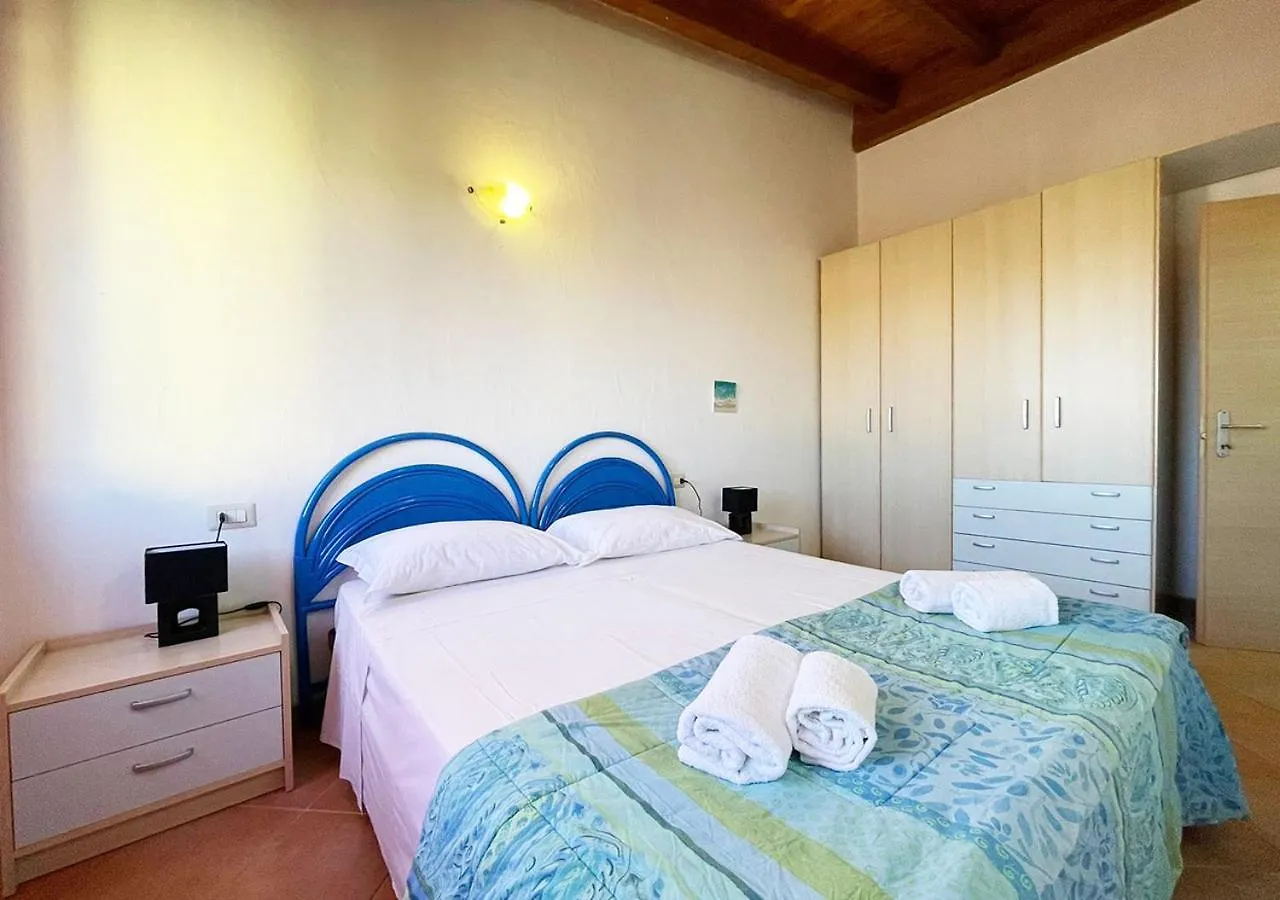 Pgs Immobiliare Srls Bellavista 02 Bilocale Con Parcheggio Privato E Vista Mare La Maddalenaアパートメント