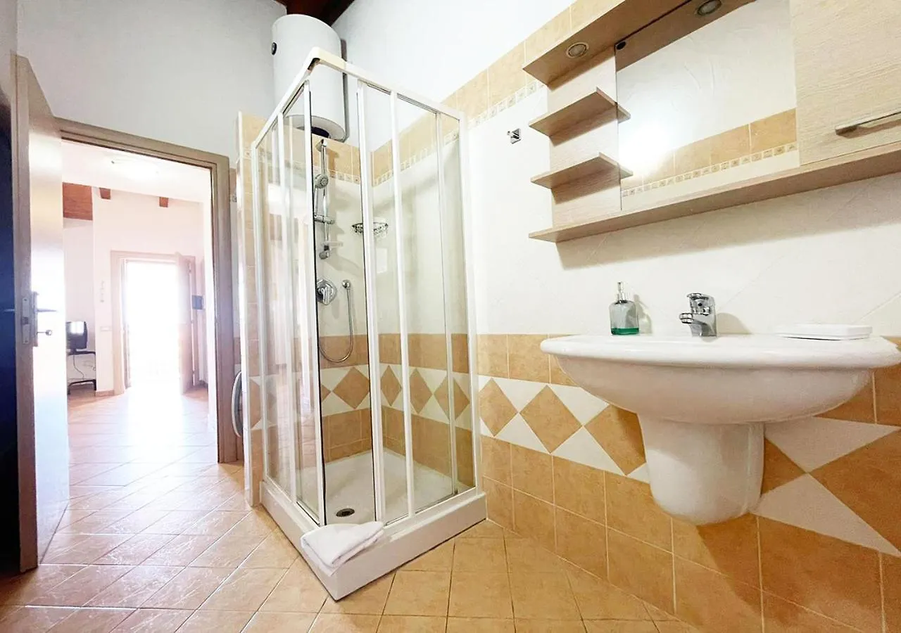 アパート Pgs Immobiliare Srls Bellavista 02 Bilocale Con Parcheggio Privato E Vista Mare La Maddalenaアパートメント